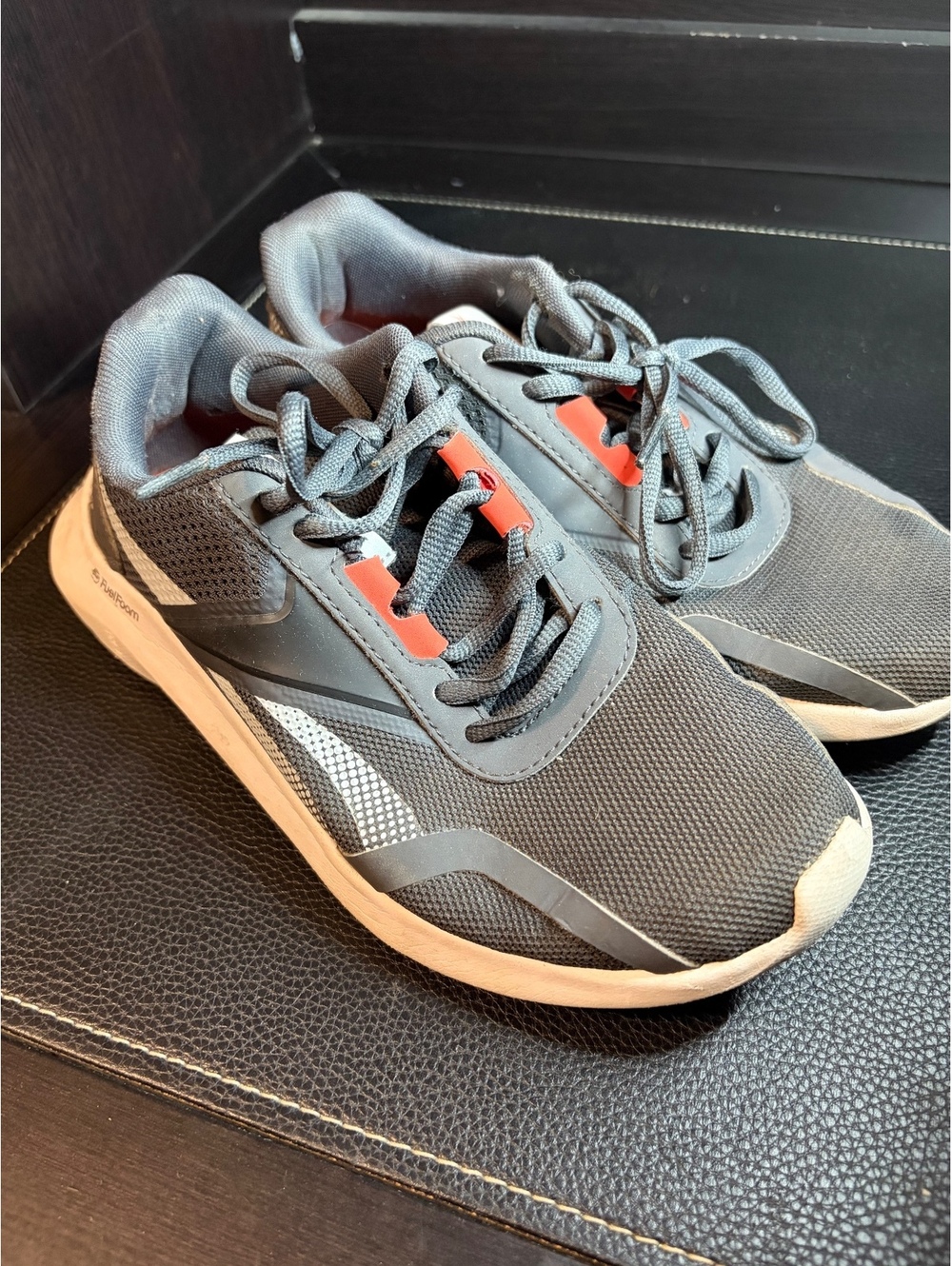 Reebok woman’s Gray Running Shoes with FuelFoam Technology Size 6.5